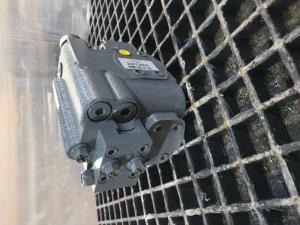 Liebherr Rottura del tubo a sinistra